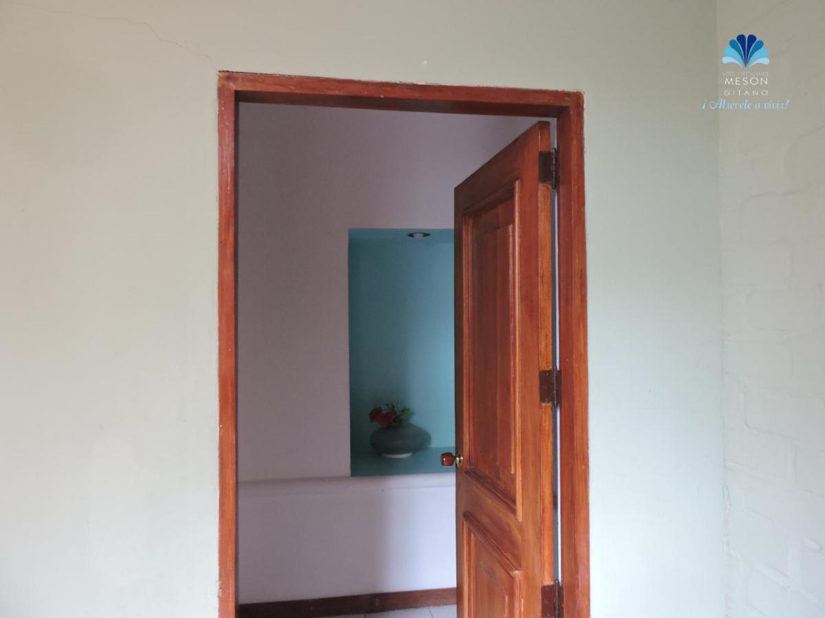 Hotel Y Restaurante Meson Del Gitano Caucasia Δωμάτιο φωτογραφία